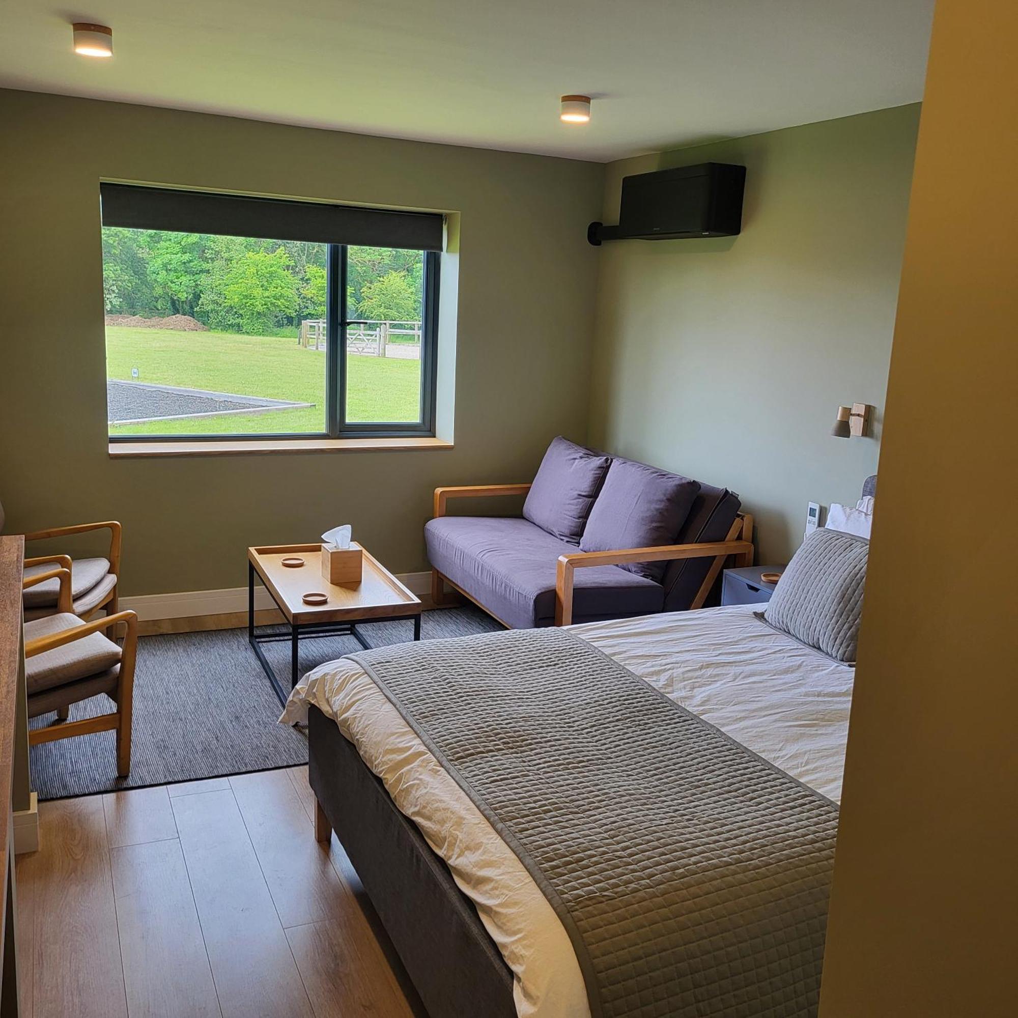 Open Acres Accommodation And Airport Parking Backwell Exterior photo