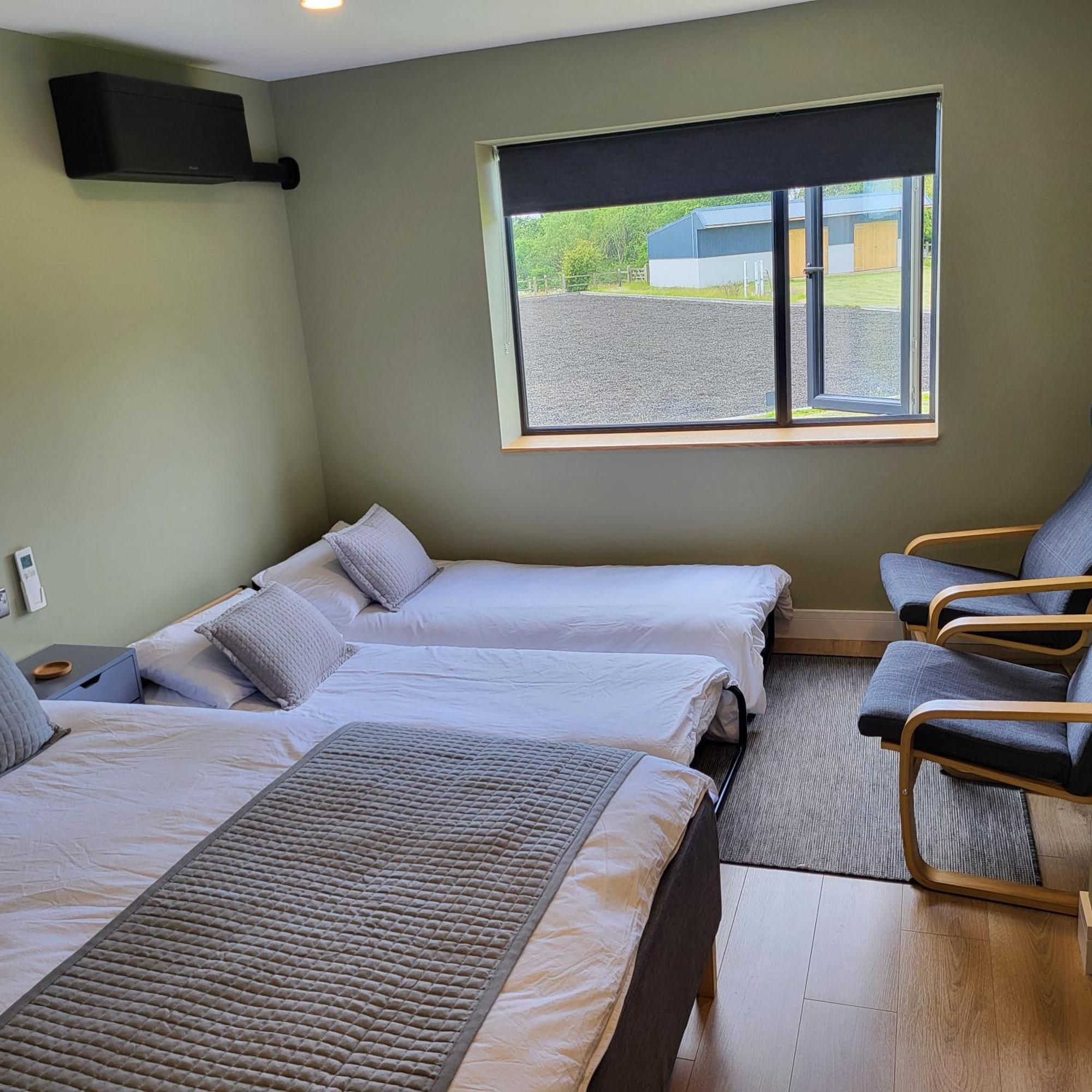 Open Acres Accommodation And Airport Parking Backwell Exterior photo